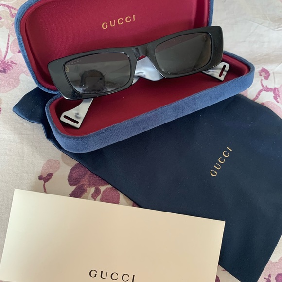 Gucci Sunglasses - Picture 2 of 16